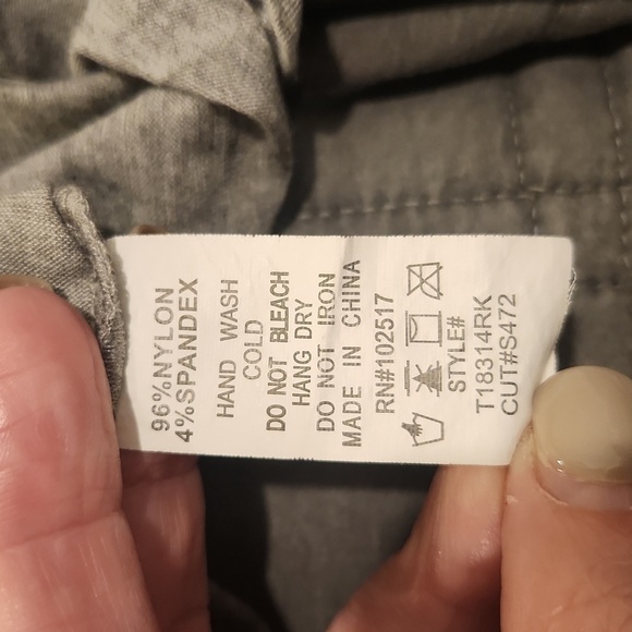 Soprano Light Gray Crop Top With Fun Back Detail Size M! - Picture 4 of 6